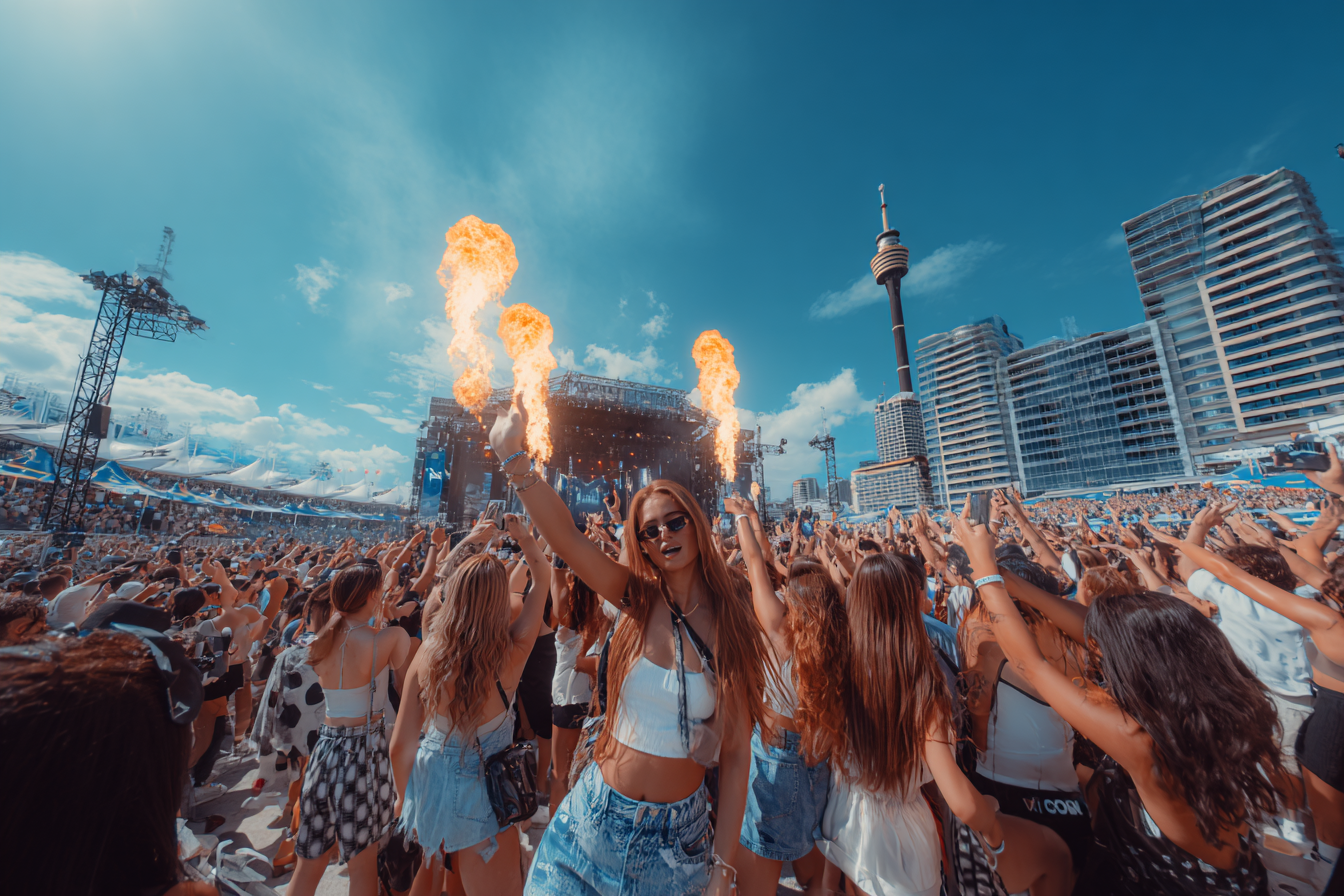 protocol5._From_within_the_crowd_the_viewer_sees_Post_Malone__e24197cd-424c-41ce-a629-b65f1bb9b705_3